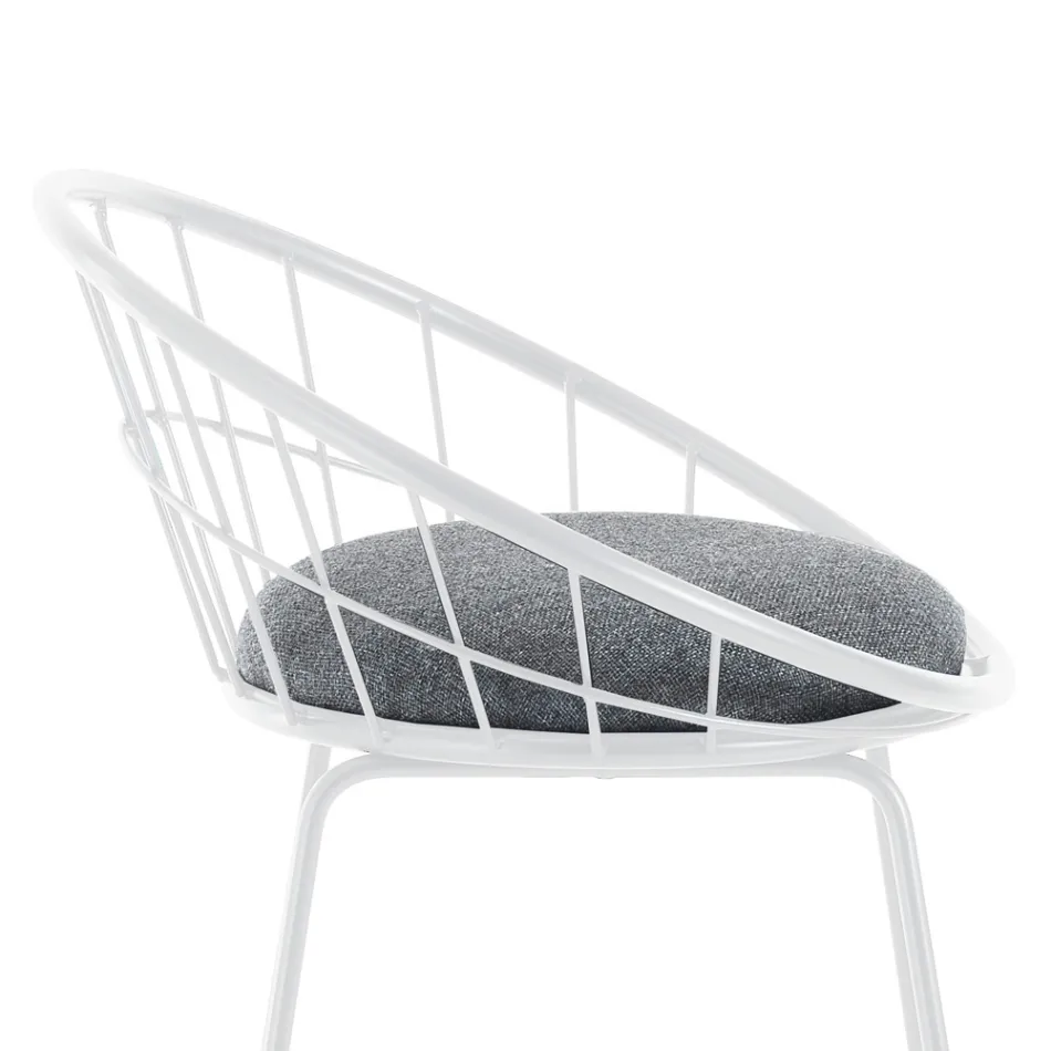 2 vadderade pallar och stålkonstruktion i olika ytbehandlingar - Torio Viadurini