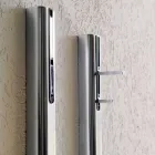 Väggrockhängare i lackerad Mdf med dubbel krok tillverkad i Italien - kvicksilver Viadurini