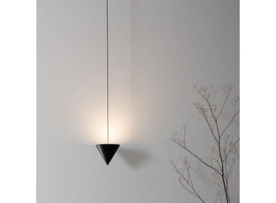 Vägglampa i svart aluminium och kon. Fantastisk minimal design - Mercado Viadurini