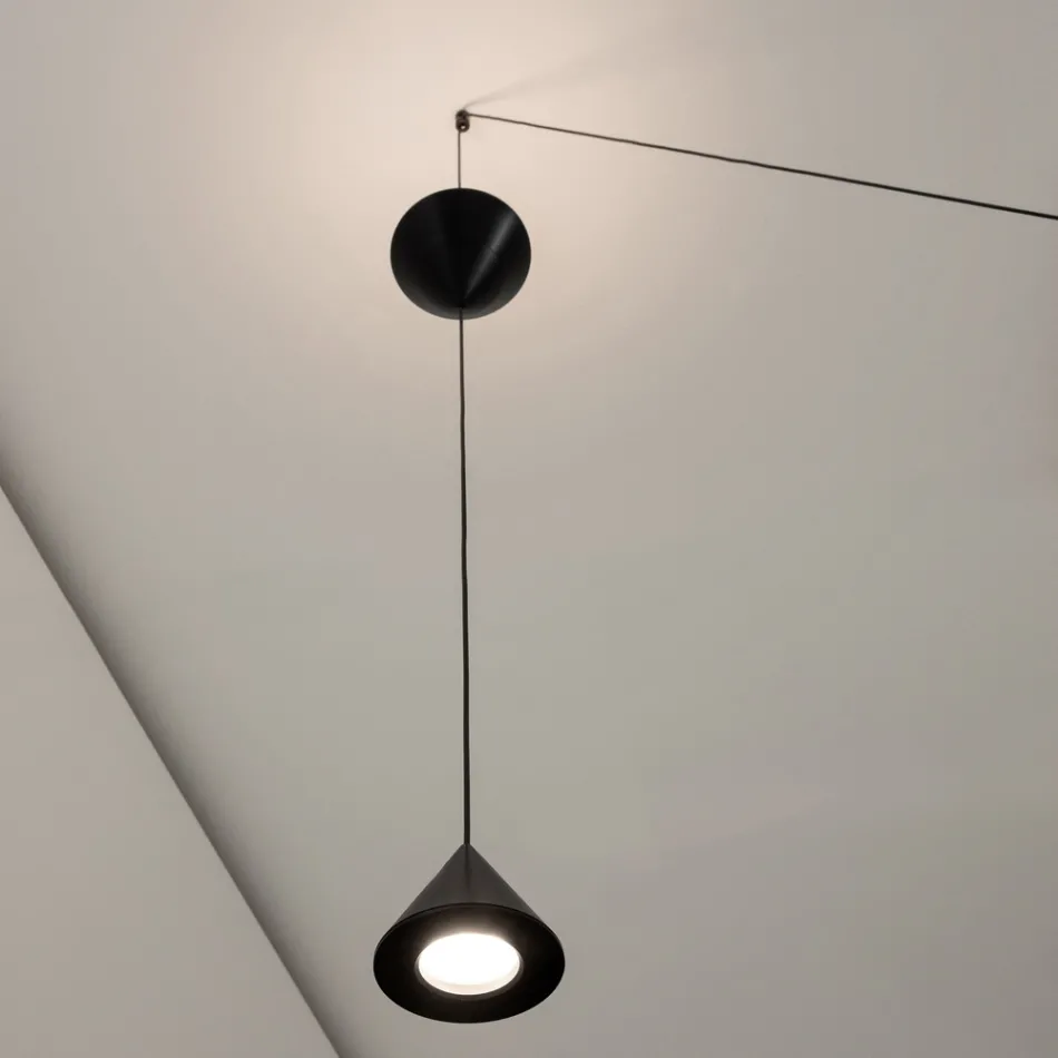 Vägglampa i svart aluminium och dubbel kon Minimal Design - Mercado Viadurini