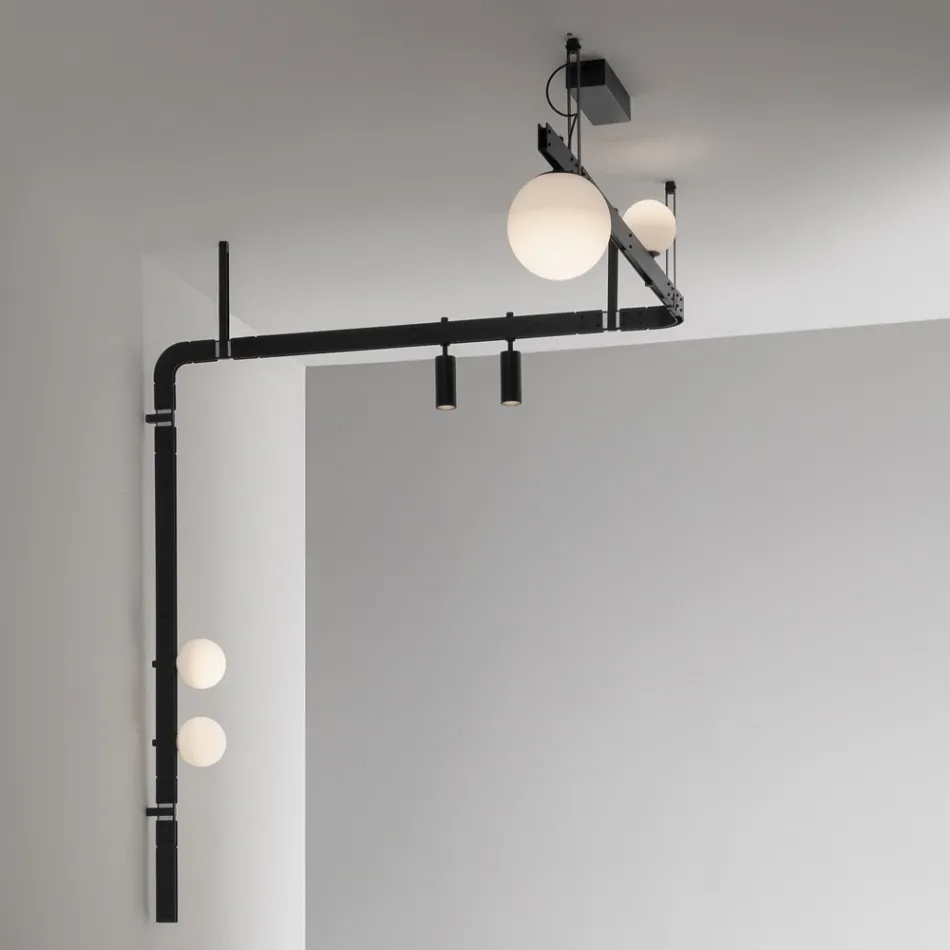Design Vägglampa i svart aluminium med sfärer och spotlights - Exodus Viadurini