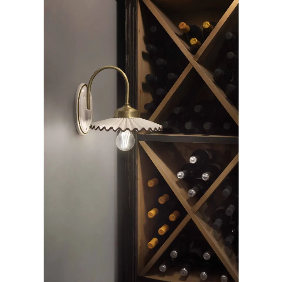 Plisserad blank keramisk applikation och handmålad kant - Laquila Viadurini