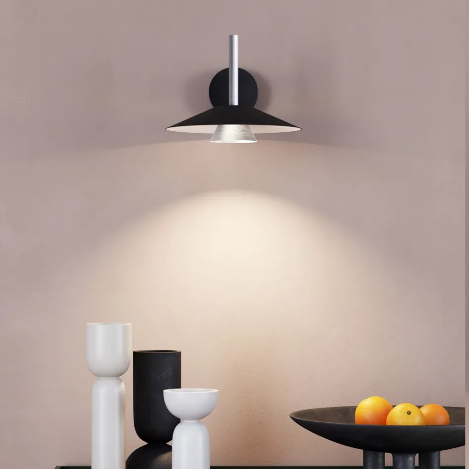 Metallvägglampor i olika utföranden Tillverkade i Italien - Mira Viadurini