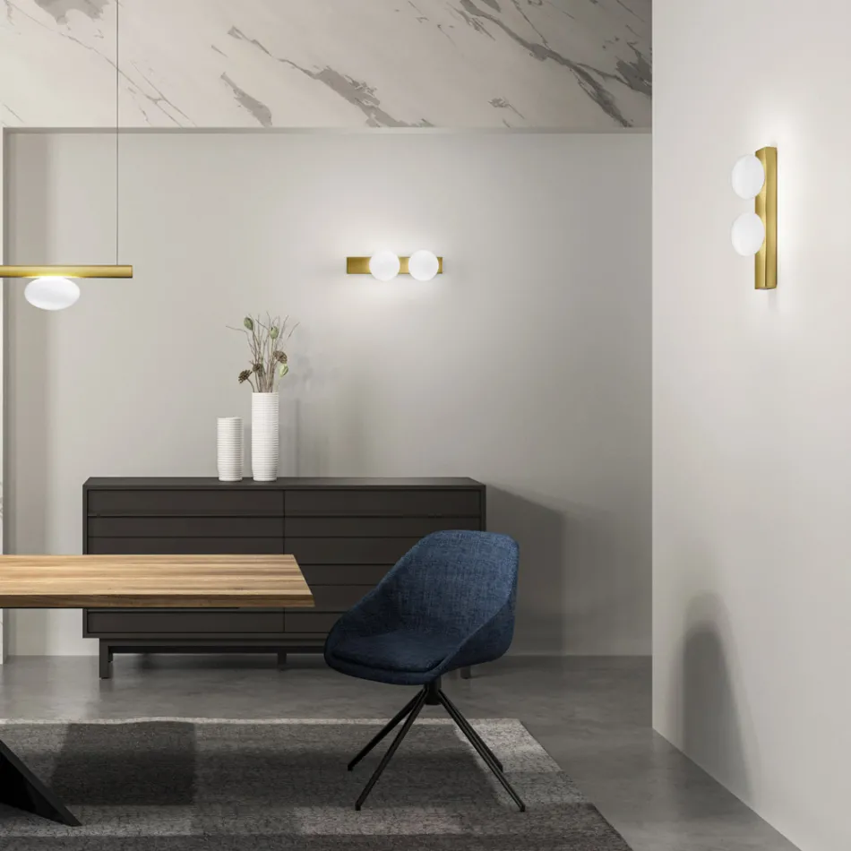 Vägg- eller taklampa i aluminium och vitblåst glaslampa - Alma Viadurini