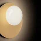 Vägg- eller taklampa i aluminium, metall och vit glaslampa - Luma Viadurini