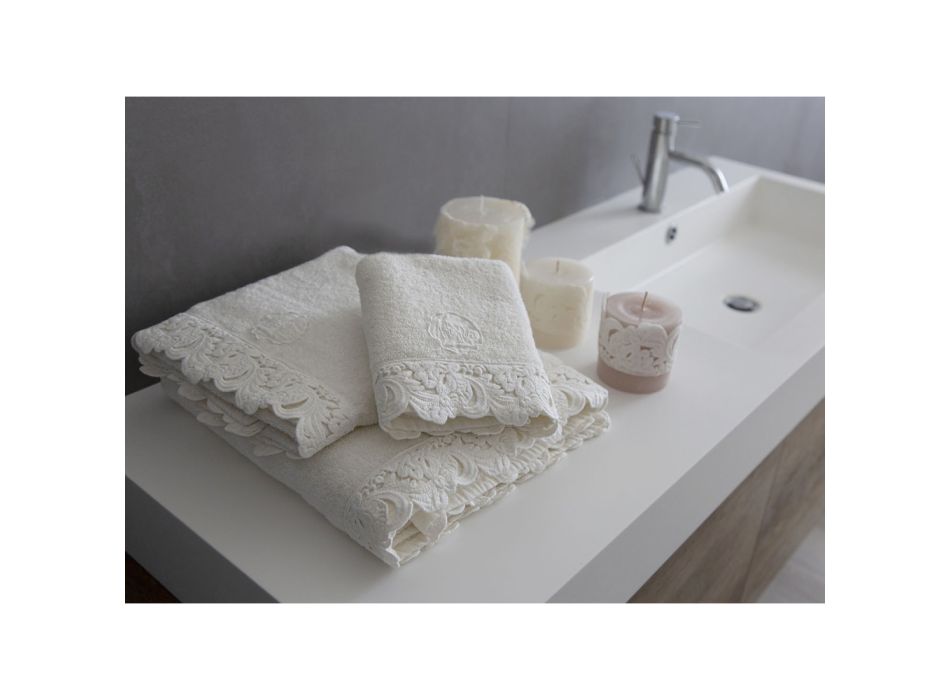 Ansikts- och gästhanddukar och badhandduk i bomullsfrotté och armoniakspets - Frollo