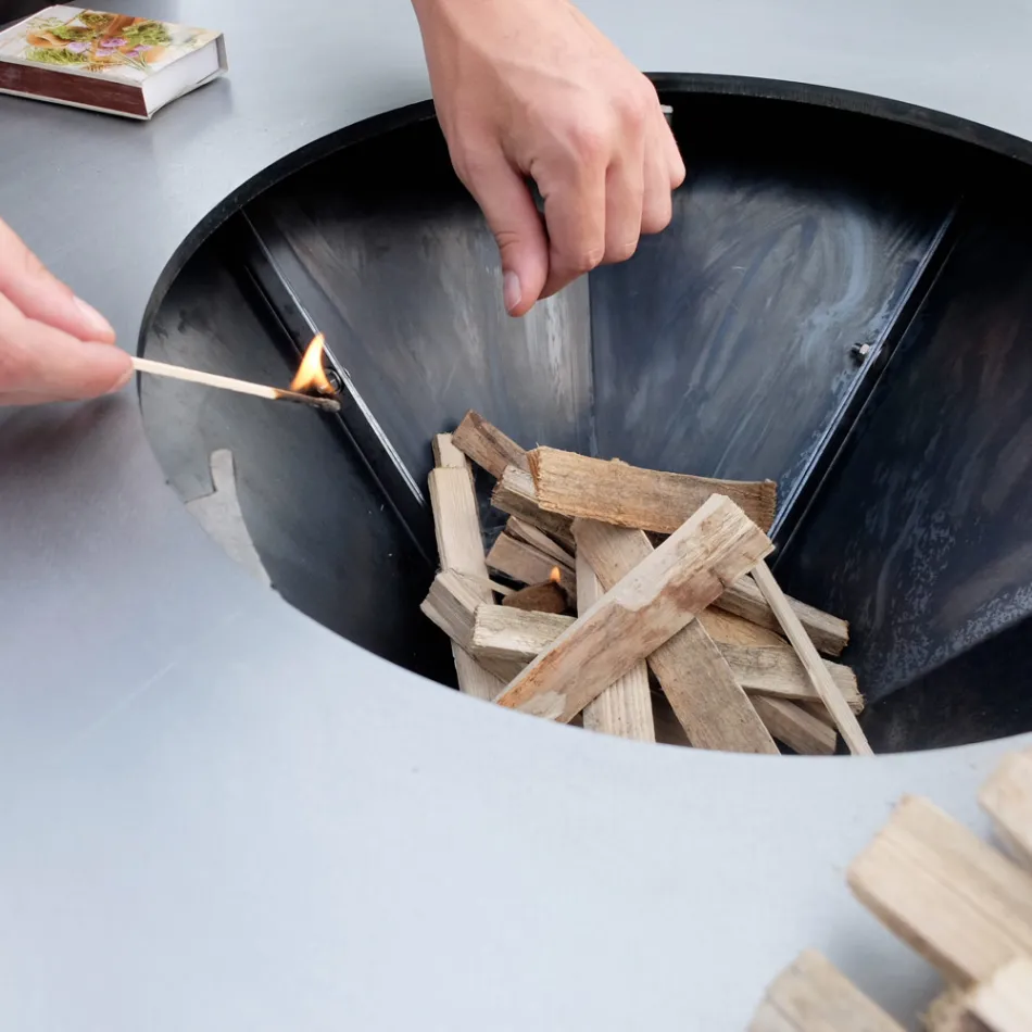 Med kokplatta och vedhållare - Giorgione Viadurini