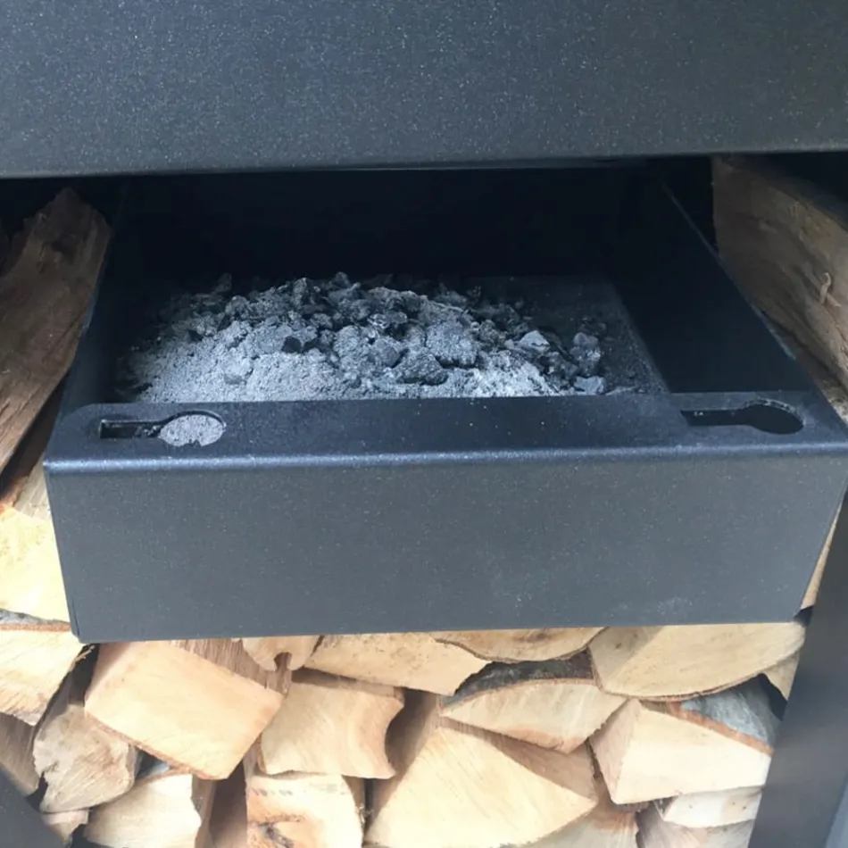 Med kokplatta och vedhållare - Giorgione Viadurini