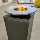 Träbrännbarbecue med kokplatta och vedhållaravdelning - Ferran Viadurini