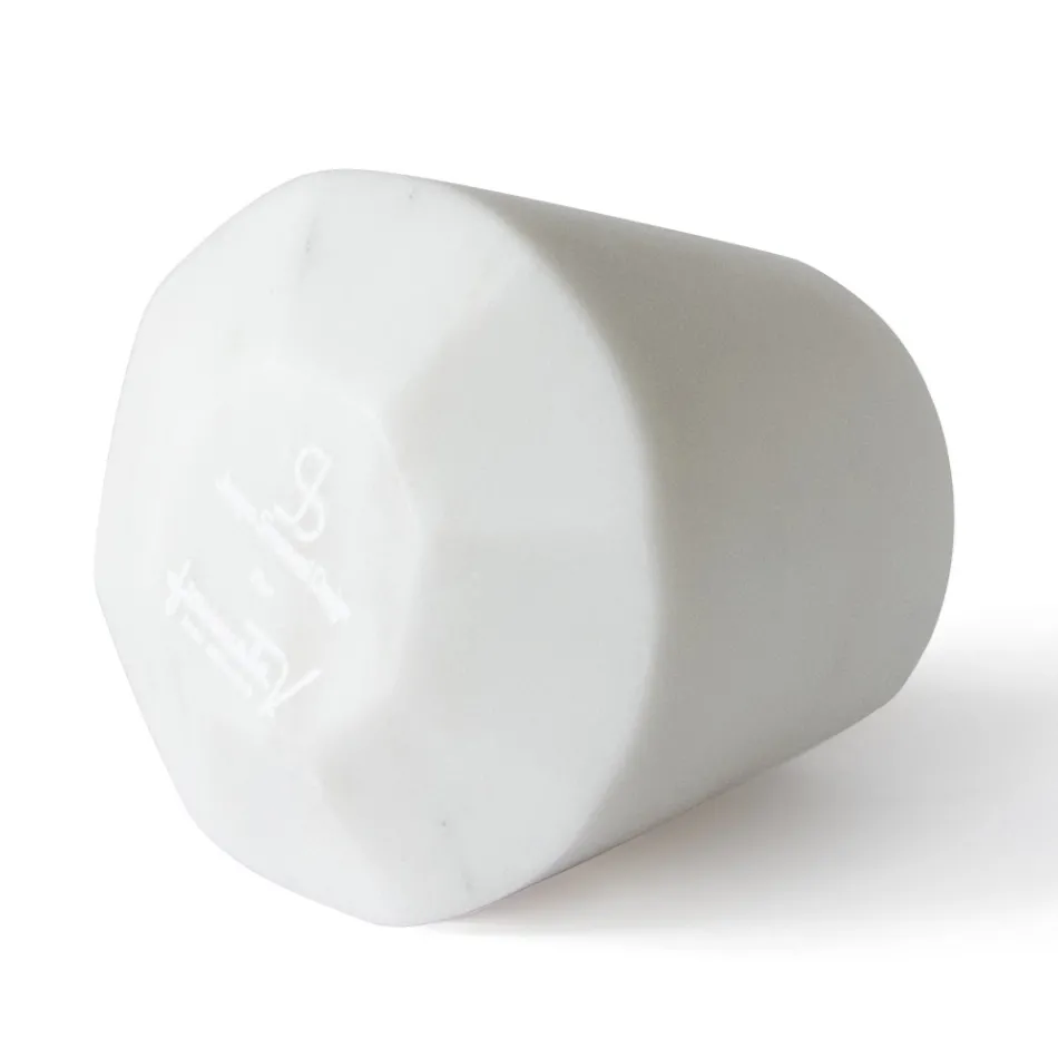 Vattenglas i satängvit Carraramarmor italiensk design - Scaglio Viadurini