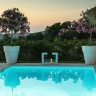 Golv Bio Kamin i Vitmålad Metall och Härdat Glas - Pelide Viadurini