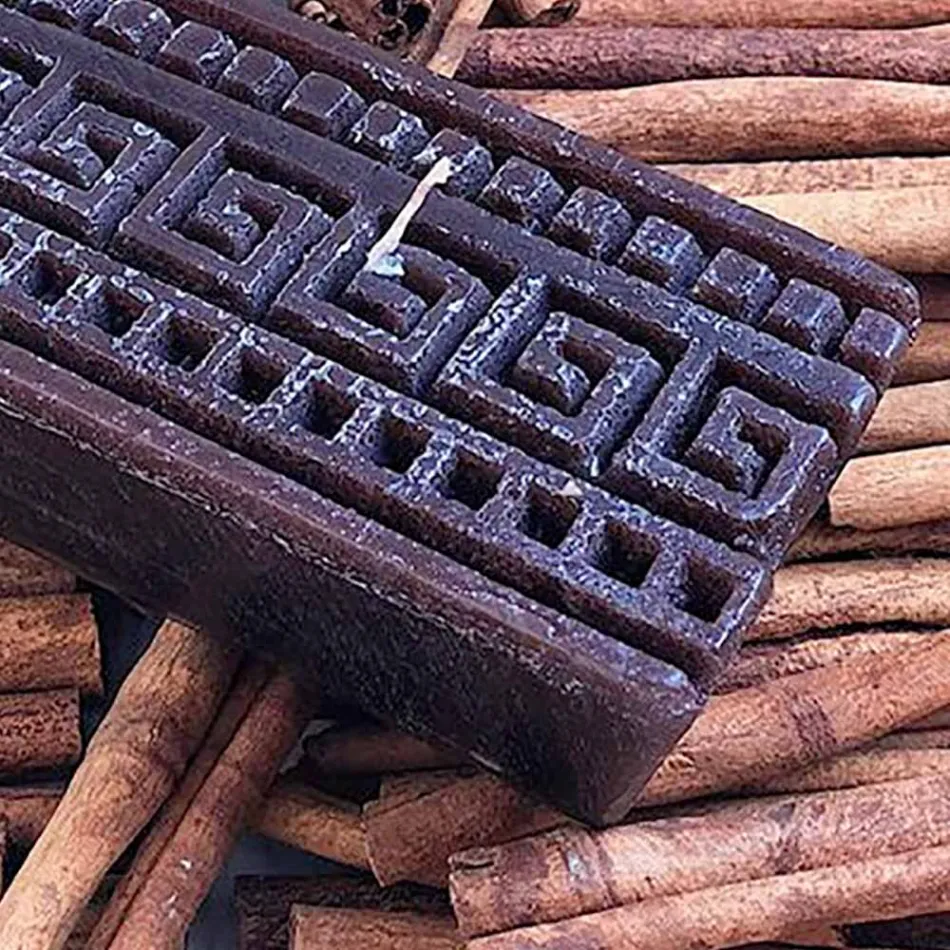 Artisan rektangulärt doftljus med kanel tillverkat i Italien - Alissa Viadurini