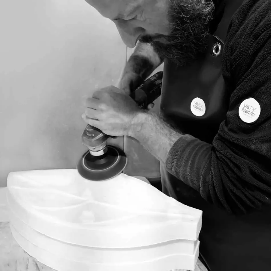 Mittpunkt i Arabescato-marmor med bladform tillverkad i Italien - Treviso Viadurini