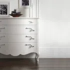 Kommod i pärlvitträ i relief med kromade handtag Made in Italy - Berlin Viadurini