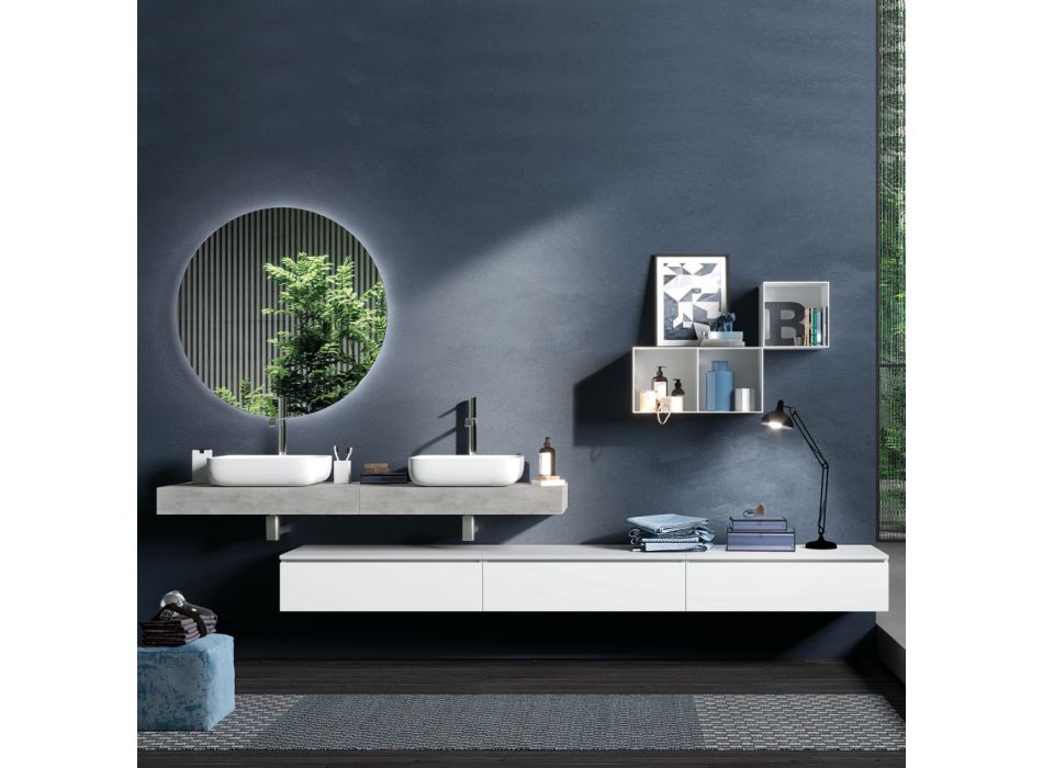 Betongfärg och matt vit badrumskomposition med tvättställ, spegel och bas - Palom Viadurini