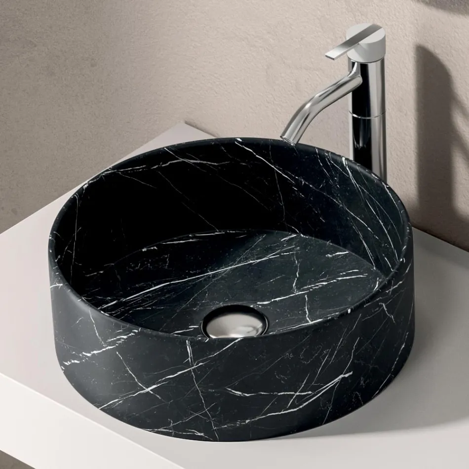 Badrumskomposition med låda, handfat, spegel, väggskåp och hyllplan - Elios Viadurini