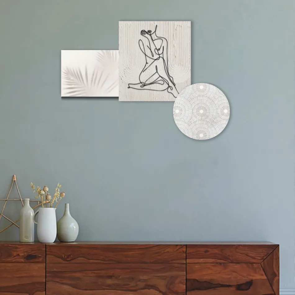 Sammansättning av 3 paneler med stilisering av en kvinna tillverkad i Italien - Kaori Viadurini