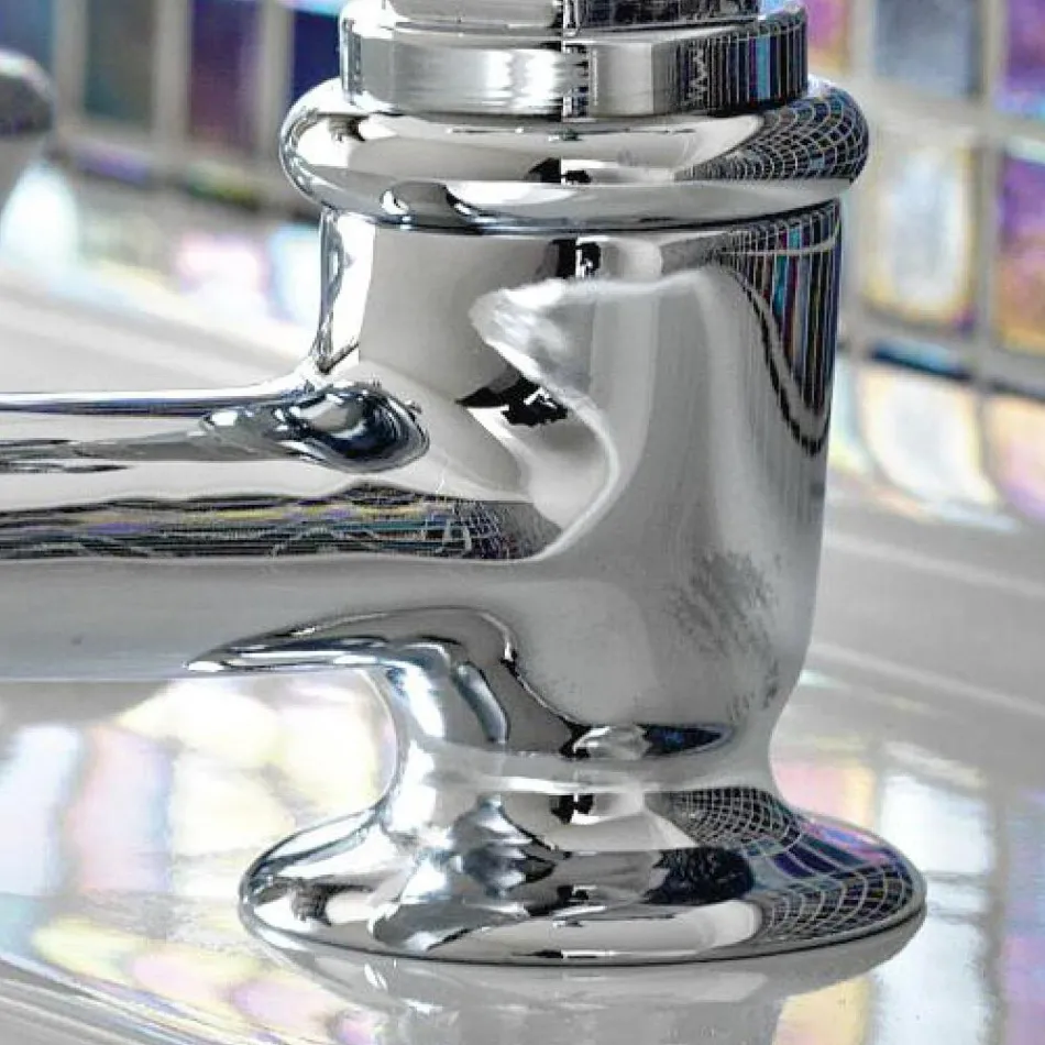 Ett par vintage designbänkar i mässing tillverkade i Italien - Elisea Viadurini