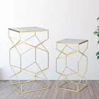 Ett par fyrkantiga telefonbord i gyllene järn- och glasskiva - Pope Viadurini