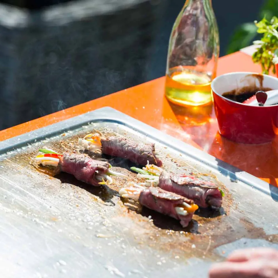 Modernt utomhusträdgårdskök på trä- och stålhjul - Buoncalliope Viadurini