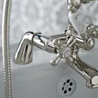 Klassisk badkarsrandgrupp med handdusch i mässing Tillverkad i Italien - Ercolina Viadurini