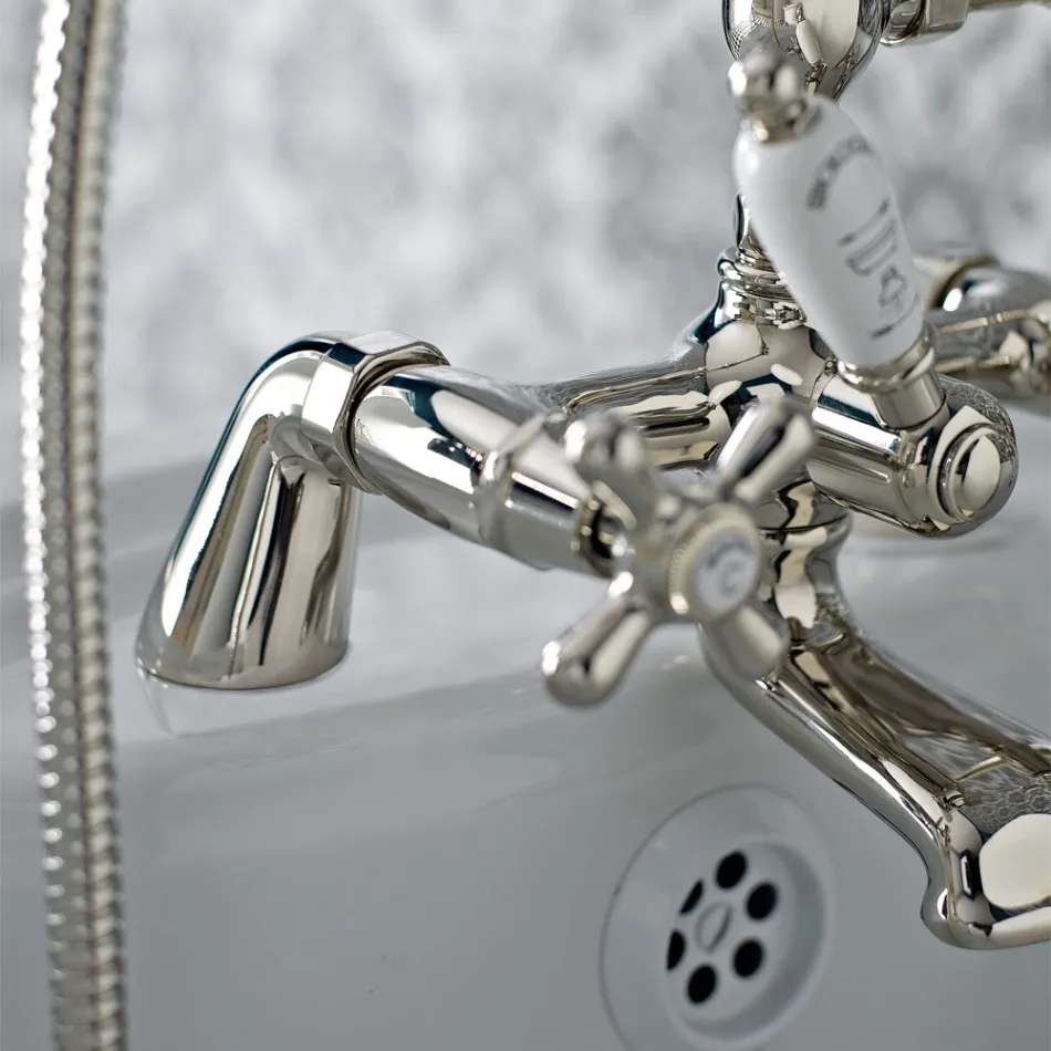 Klassisk badkarsrandgrupp med handdusch i mässing Tillverkad i Italien - Ercolina Viadurini