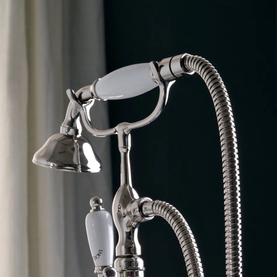 Golvstående badkarsenhet med handdukstork och handdusch Tillverkad i Italien - Turin Viadurini