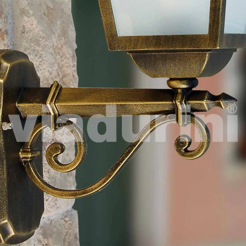 Kristel, en aluminiumslampa i trädgården i Italien Viadurini