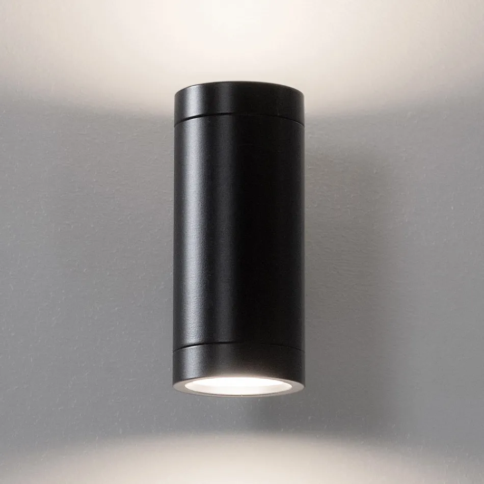 Design Vägglampa utomhus i vit eller svart aluminium - Leopida Viadurini