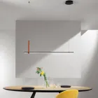 Horisontell upphängningslampa i metall och detalj i konstläder - Cypress Viadurini