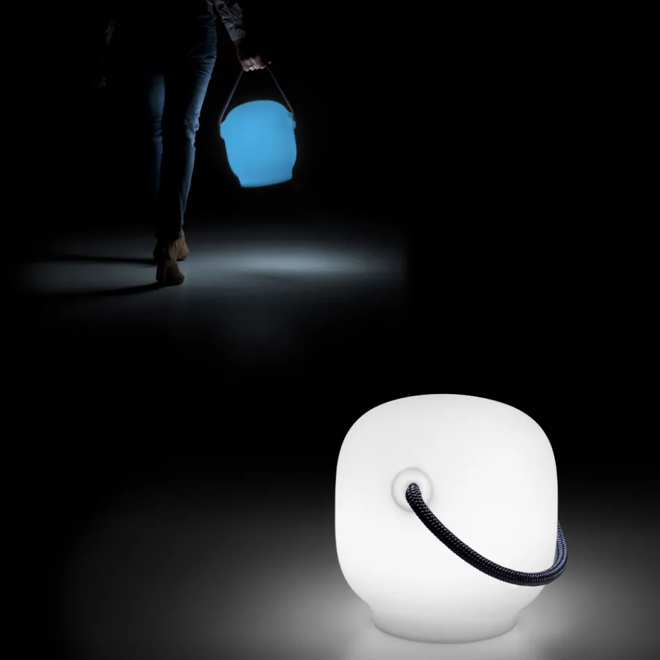 Trädgårdslampa i polyeten med handtag tillverkad i Italien - Galicien Viadurini