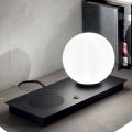 Design bordslampa i blåst glas och vit eller svart metall - Bersa
