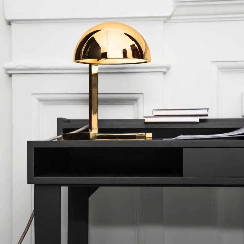 Bordslampa i mässing med guld- eller palladiumfinish tillverkad i Italien - Adana Viadurini