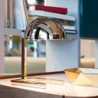 Bordslampa i mässing med guld- eller palladiumfinish tillverkad i Italien - Adana Viadurini