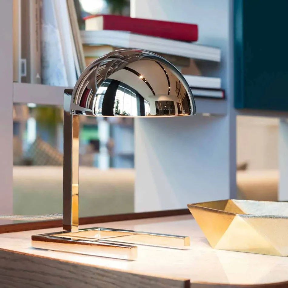 Bordslampa i mässing med guld- eller palladiumfinish tillverkad i Italien - Adana Viadurini