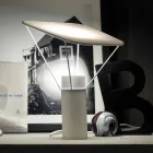 Modern bordslampa i harts och vit bomull tillverkad i Italien - Fiera Viadurini