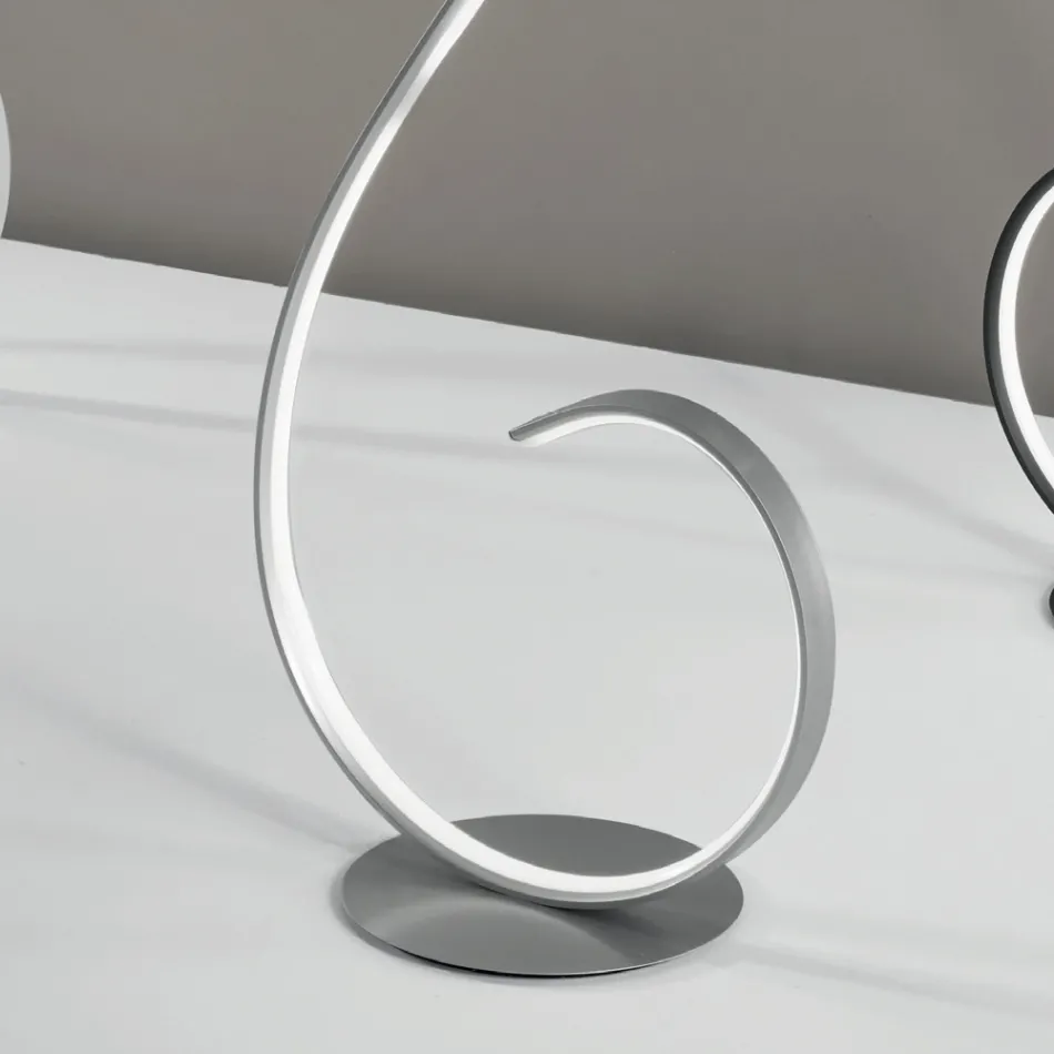 LED-golvlampa med Design-Clack-målad metallstruktur Viadurini