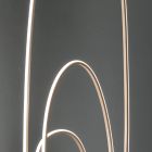 Design golvlampa i guldlackerad metall med LED - Simea Viadurini