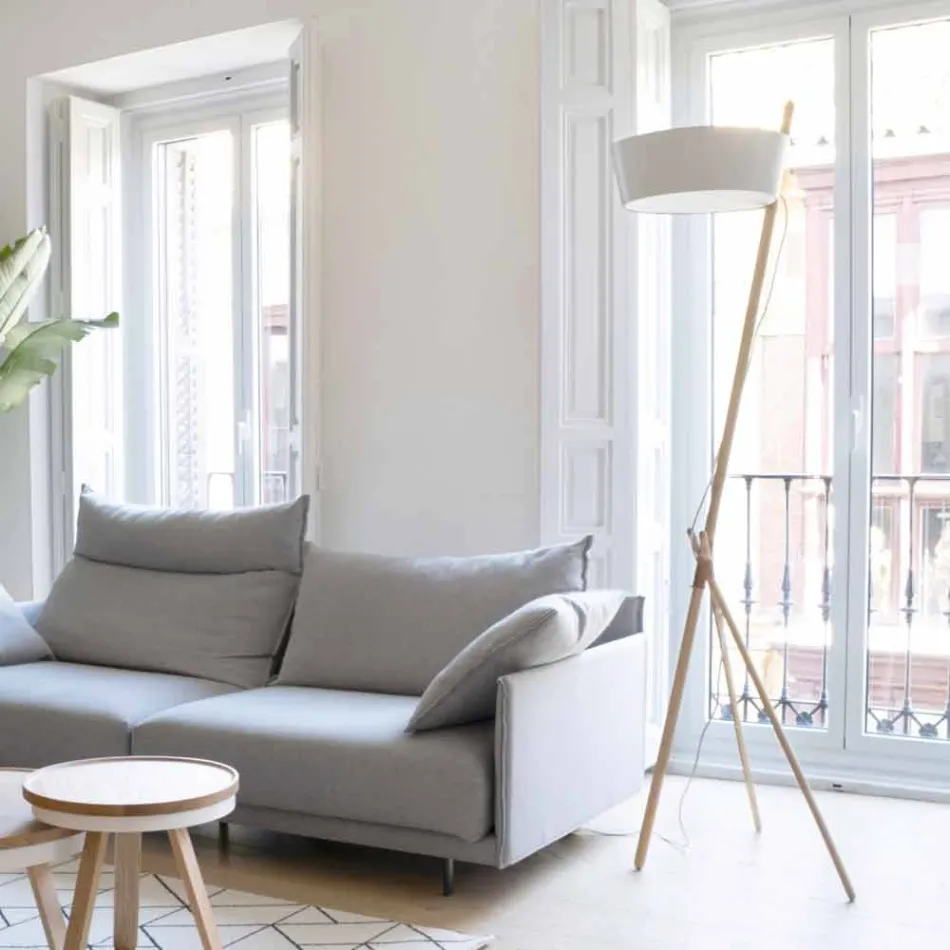 Golvlampa i trä och metall med detaljer i vegansk läder - Avetta Viadurini