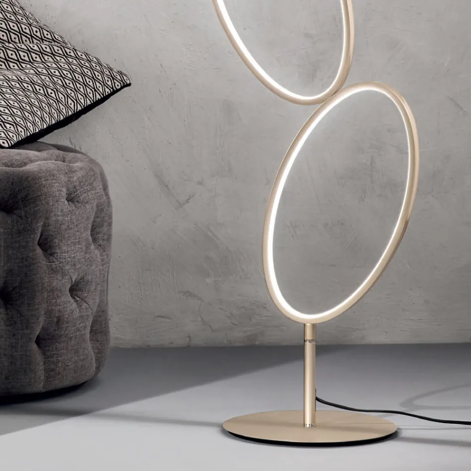 Guldfinish Metal Golvlampa med dimbar LED - Raissa Viadurini