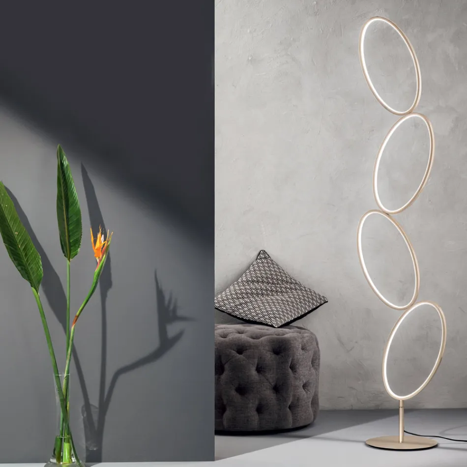 Guldfinish Metal Golvlampa med dimbar LED - Raissa Viadurini