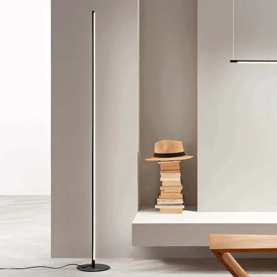 Golvlampa i svartmålad metall med ledljus - orange Viadurini