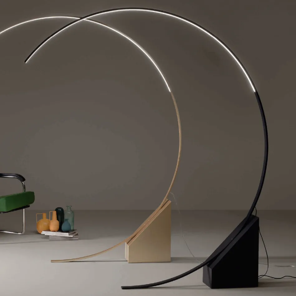 Golvlampa i målad metall med dimbart LED-ljus - Eucalyptus Viadurini