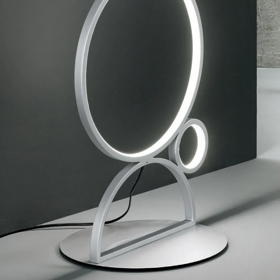 Modern LED-golvlampa i guld- eller silvermålad metall - Punto Viadurini