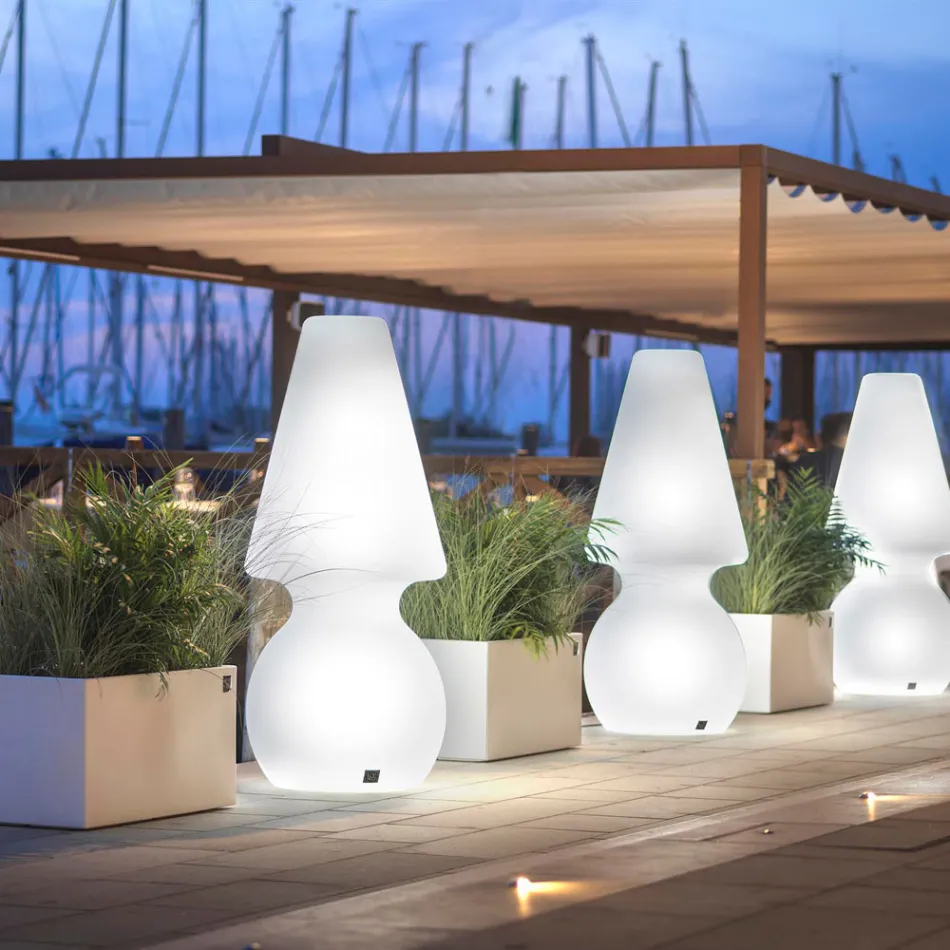 Alvarez utomhusgolvlampa med LED-ljus i polyeten Tillverkad i Italien Viadurini