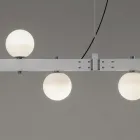 Upphängd lampdesign Vit aluminium med glaskulor och strålkastare - Exodus Viadurini