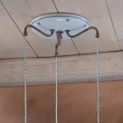 Rund hänglampa i järn, glas, handmålad keramik - Ferrara Viadurini