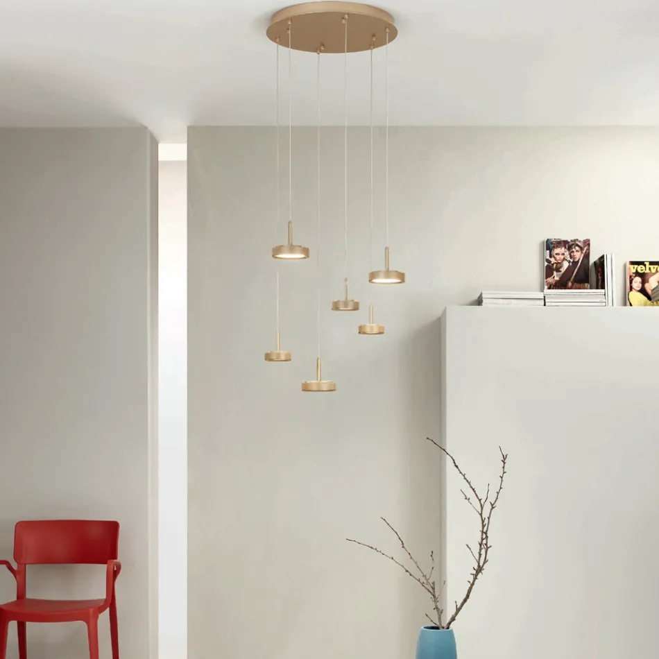 Ljuskrona med 6 lysdioder och rund bas i guldmålad metall - avenbok Viadurini