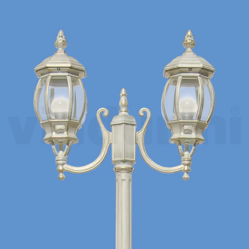 Lyktstolpe 2 Lights Vintage Style i vitt aluminium Tillverkad i Italien - Dodo Viadurini