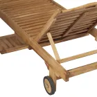 Trädgårdssäng i teak med avtagbart bord och hjul - Oasi Viadurini